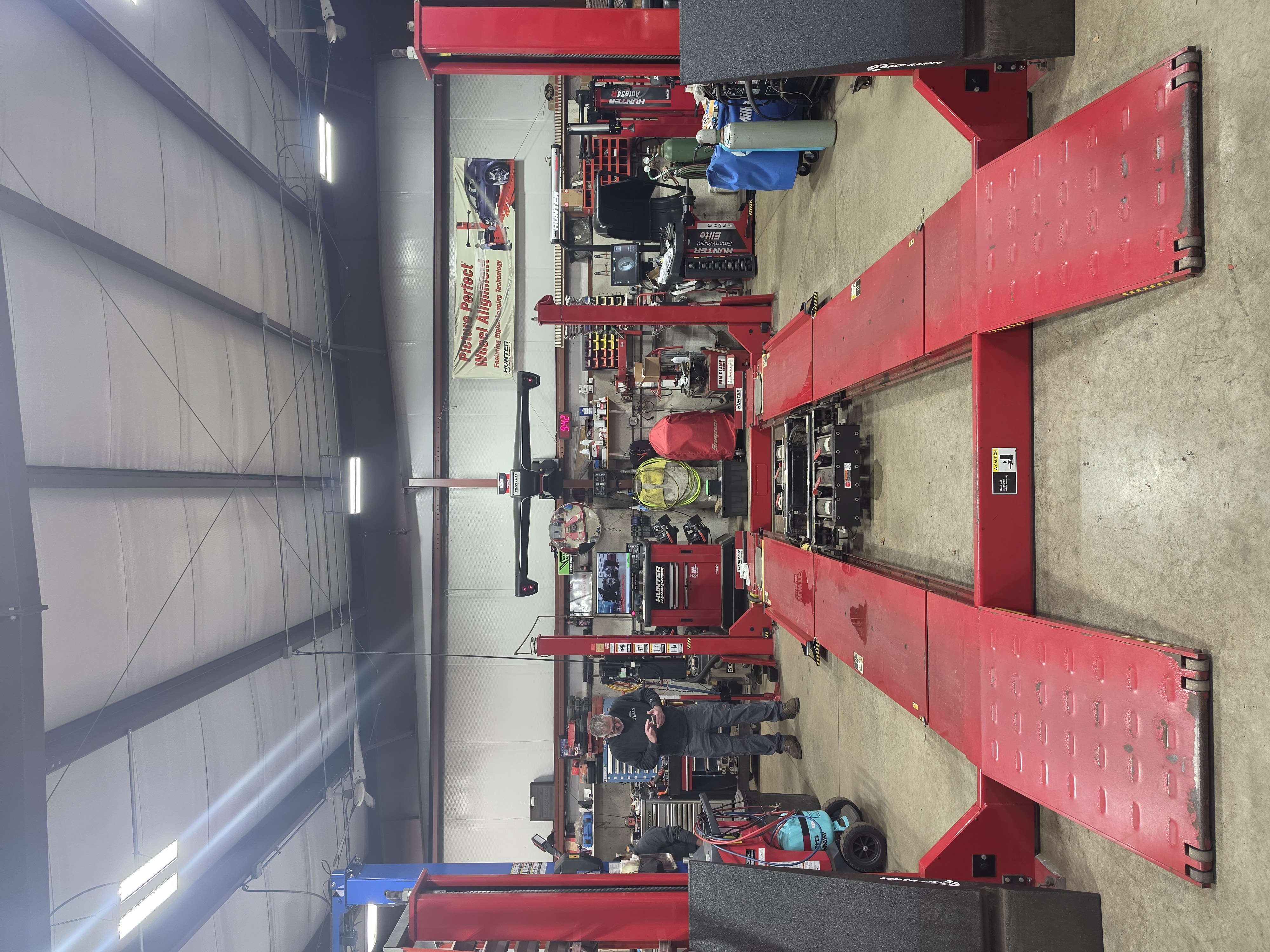 Hunter wheel alignment rack at Akin Automotive